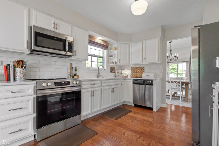 Listing Image 10
