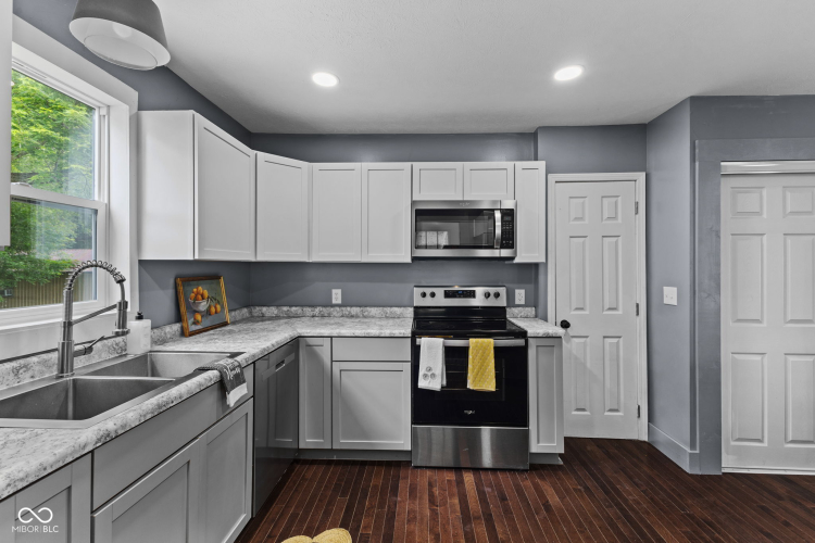 Listing Image 11