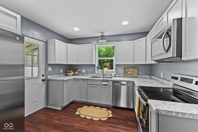 Listing Image 10