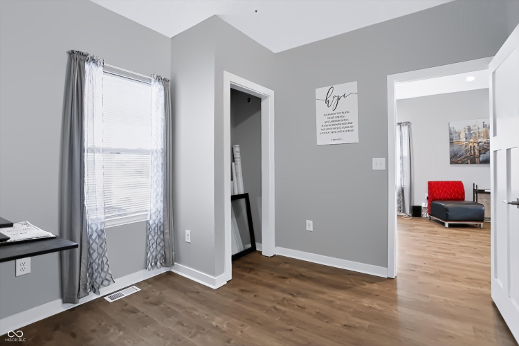 Listing Image 23