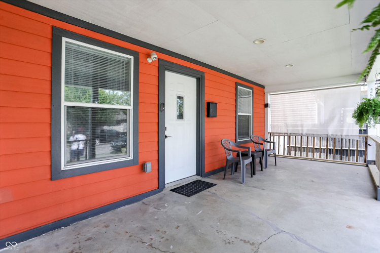 Listing Image 4