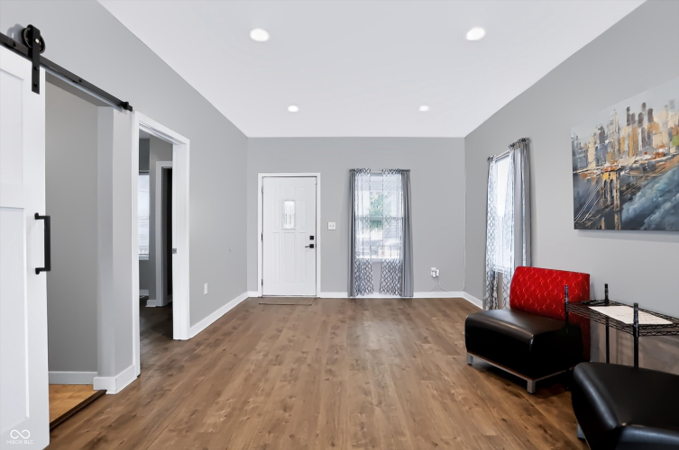 Listing Image 9