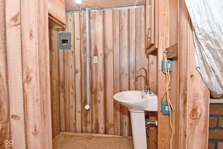Listing Image 16