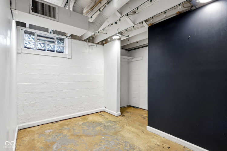 Listing Image 28