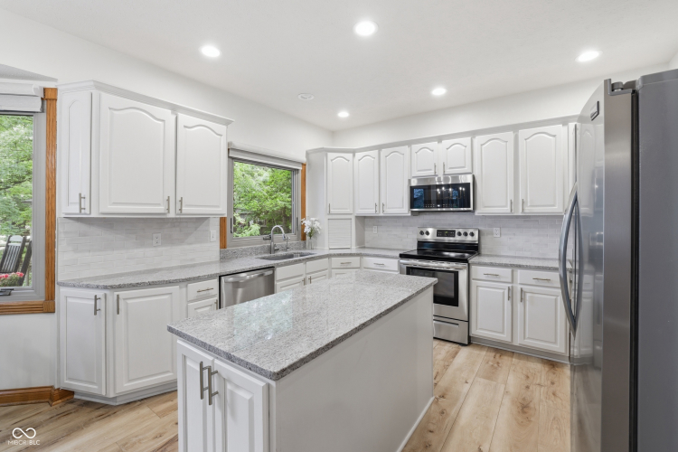 Listing Image 9