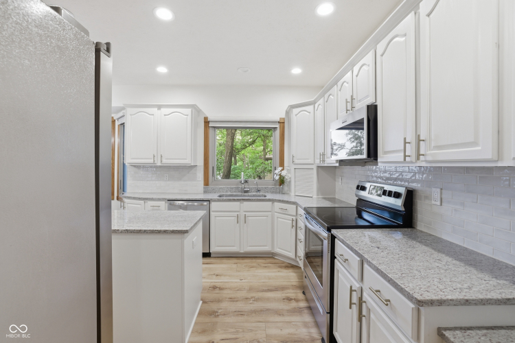 Listing Image 10