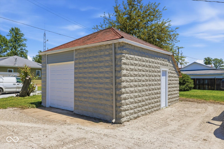 Listing Image 4