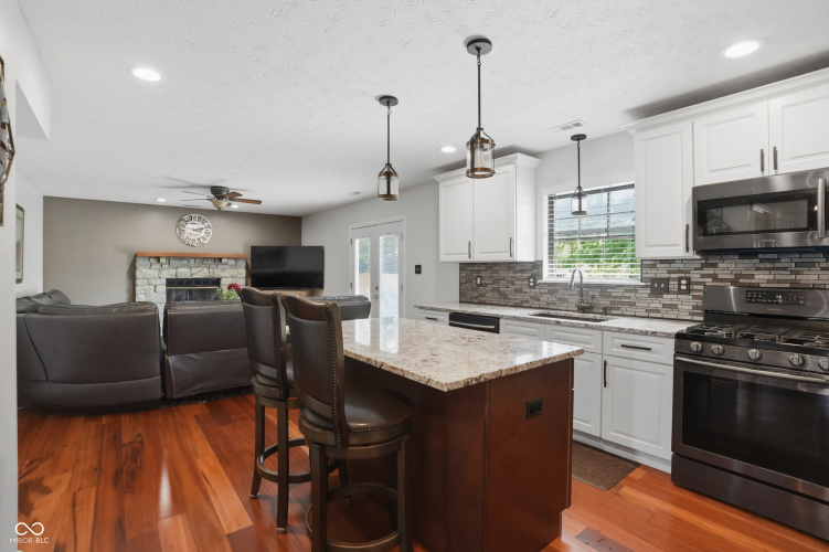 Listing Image 11
