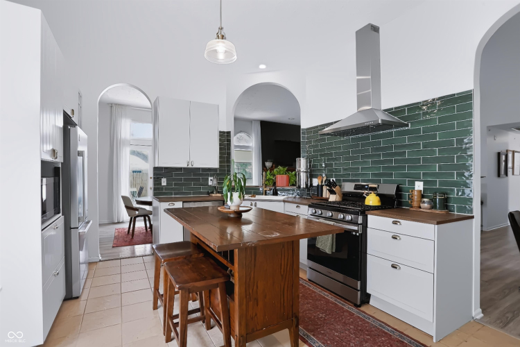 Listing Image 10