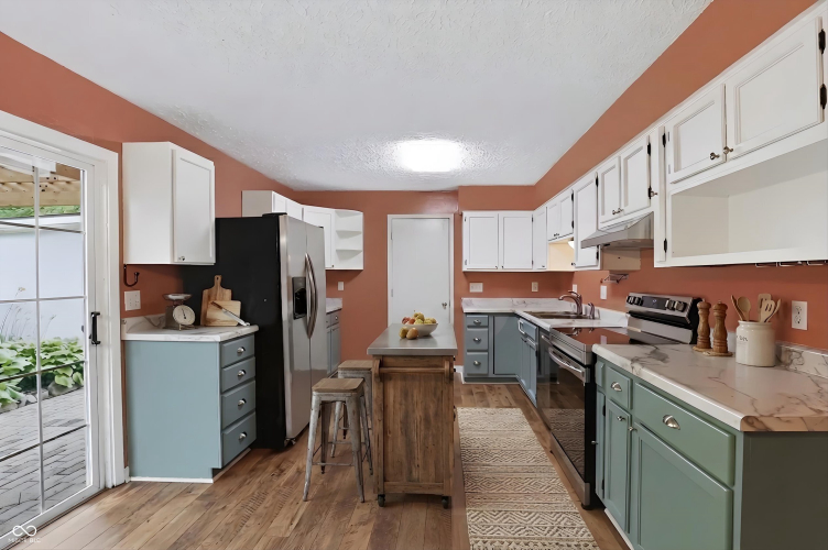 Listing Image 11
