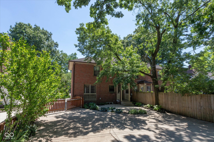 Listing Image 4
