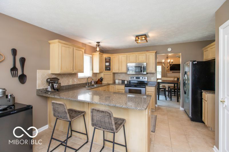 Listing Image 11