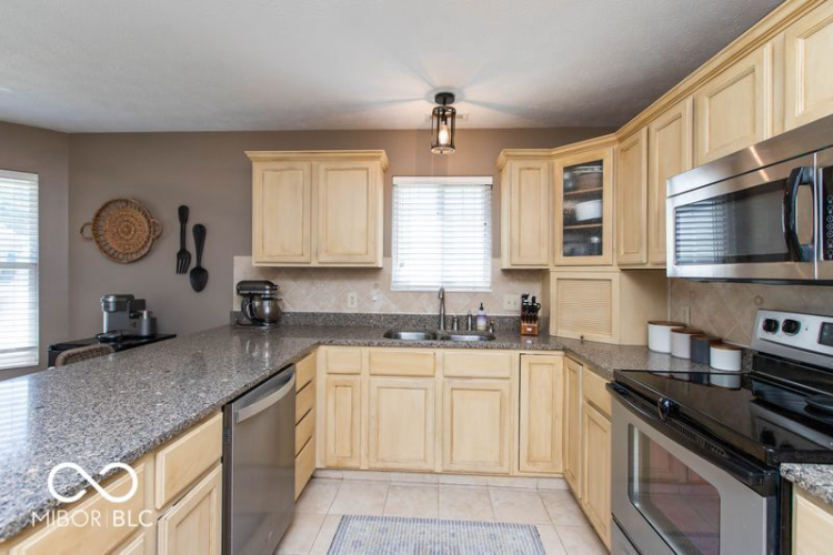 Listing Image 12