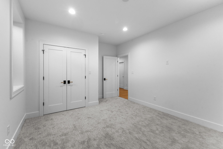 Listing Image 45