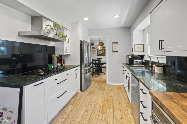 Listing Image 13