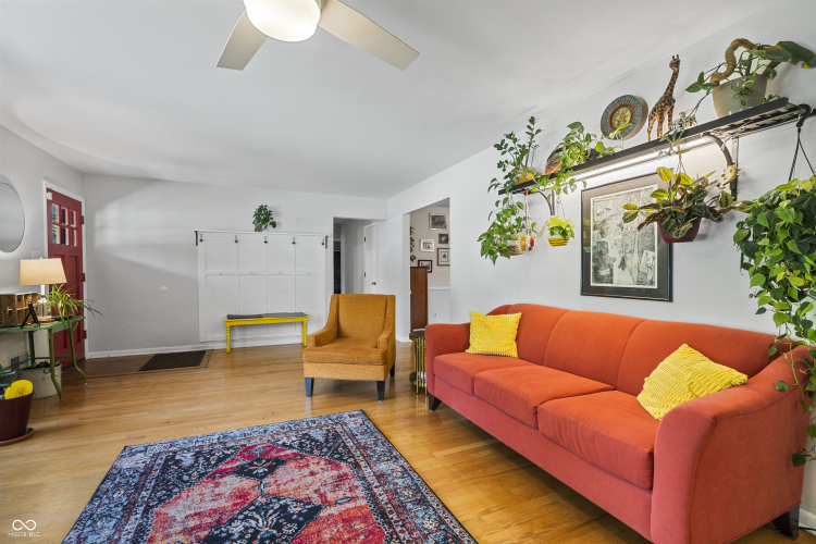Listing Image 9