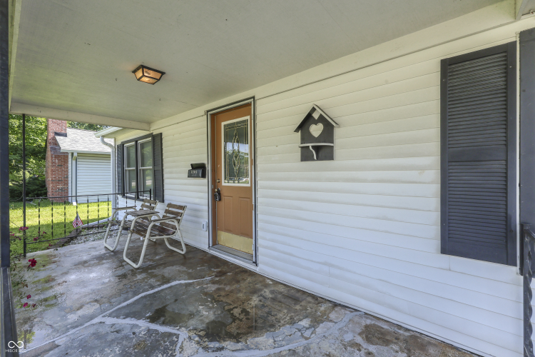 Listing Image 4