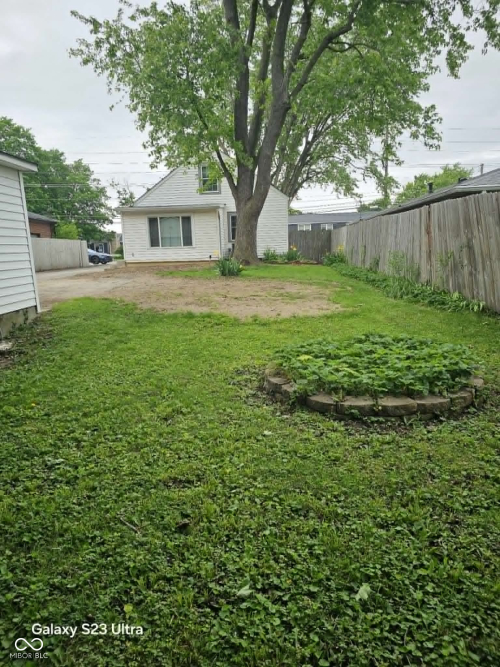 Listing Image 4