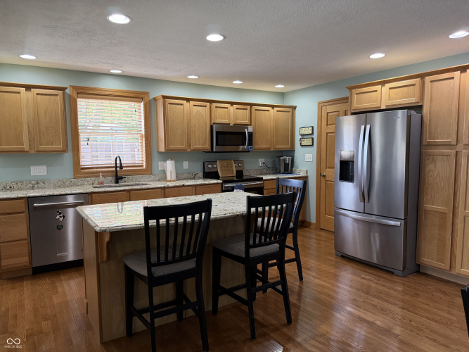 Listing Image 5