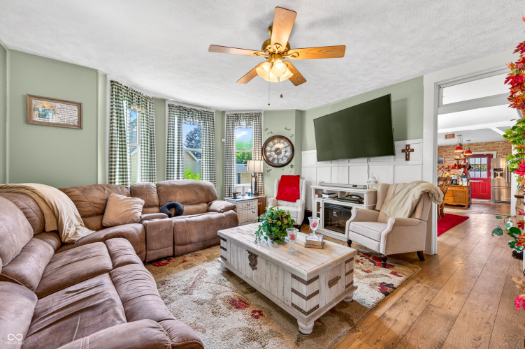 Listing Image 3
