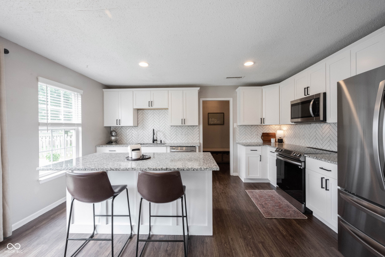 Listing Image 19