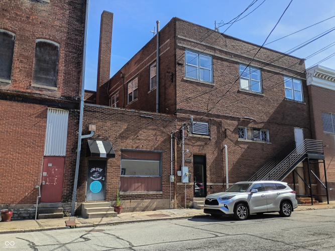 Listing Image 4