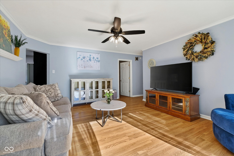 Listing Image 6