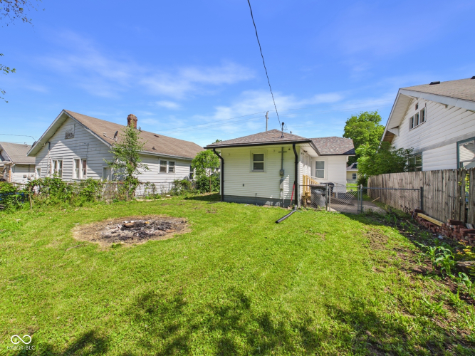 Listing Image 4