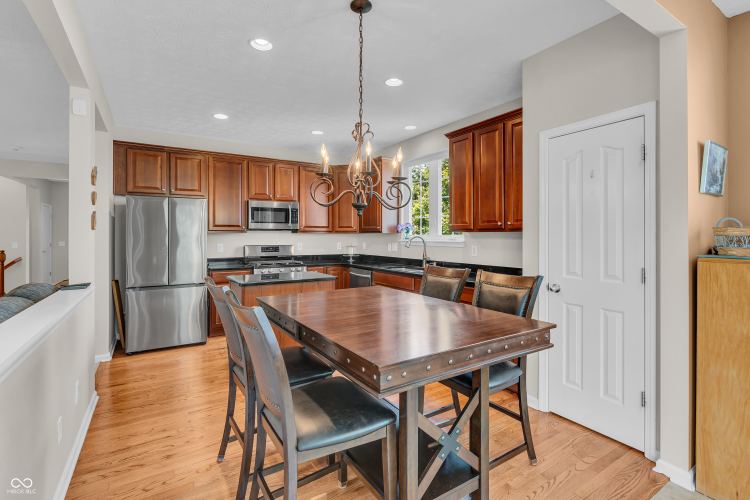 Listing Image 16