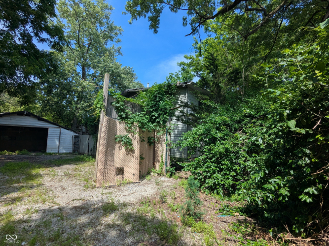 Listing Image 4