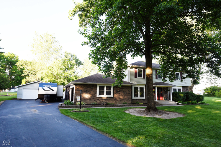 Listing Image 4