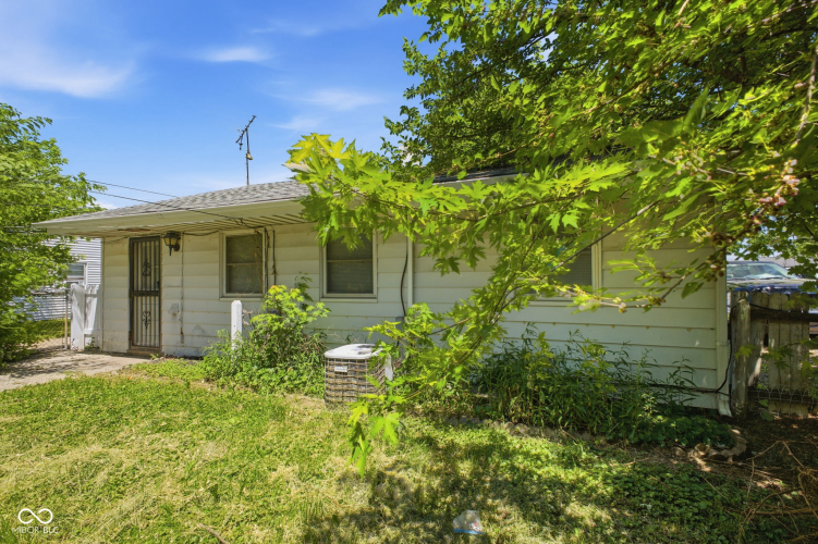 Listing Image 4