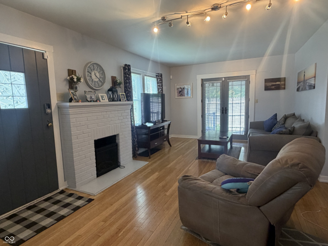 Listing Image 6