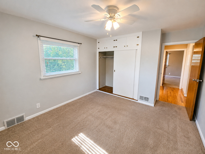 Listing Image 28
