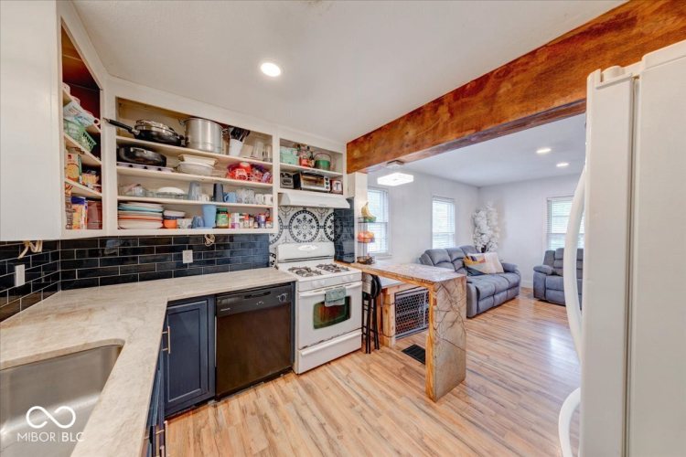 Listing Image 13