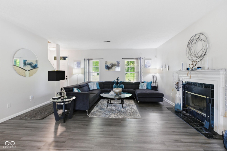 Listing Image 12