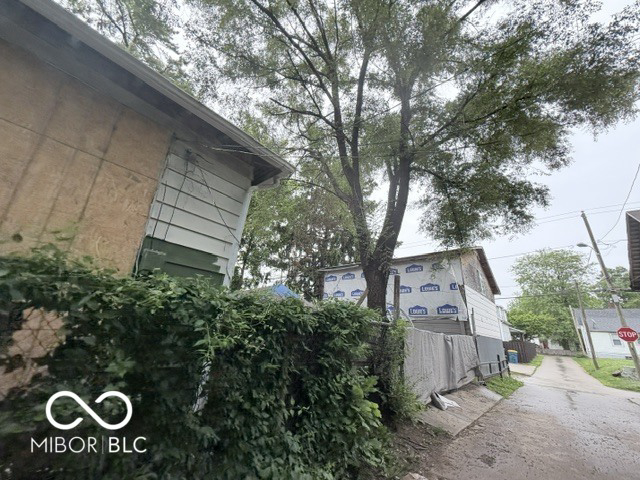 Listing Image 4