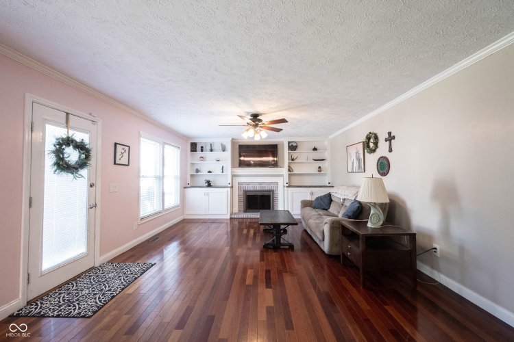 Listing Image 17
