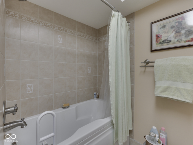 Listing Image 52