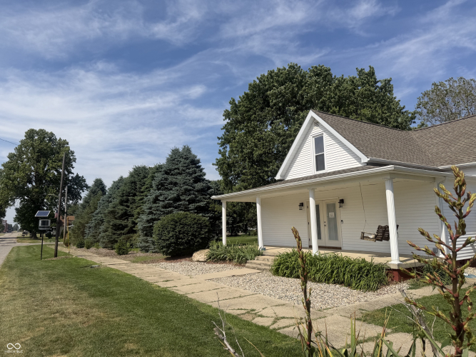 Listing Image 3