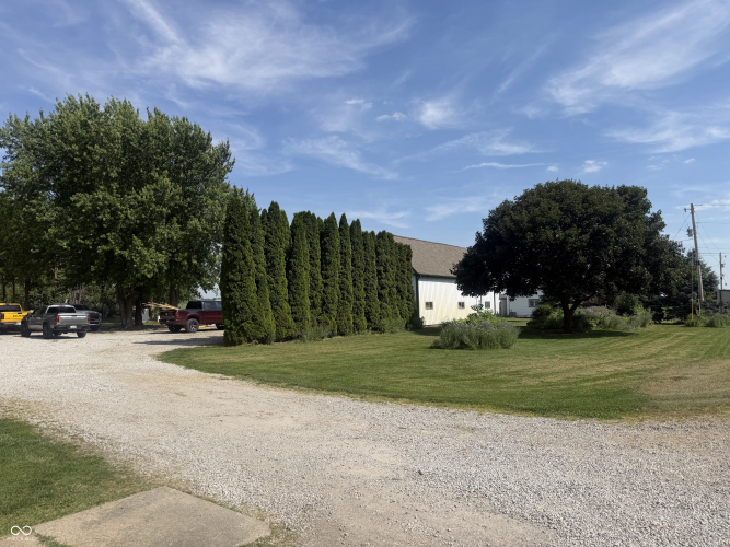 Listing Image 4