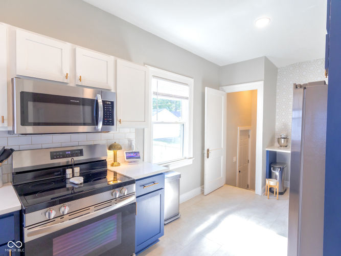 Listing Image 11