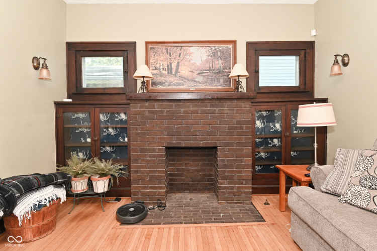 Listing Image 4