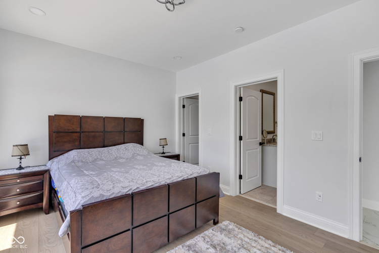 Listing Image 112