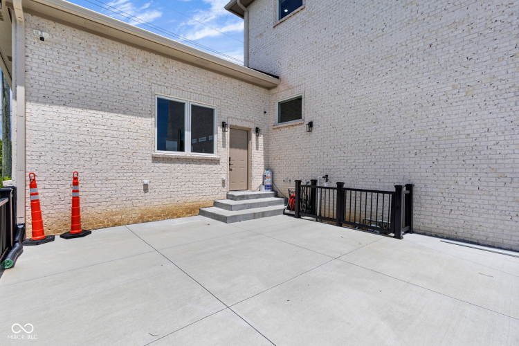 Listing Image 129