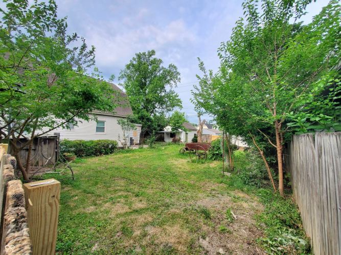 Listing Image 4