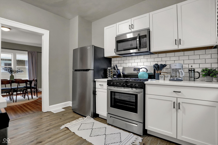 Listing Image 11