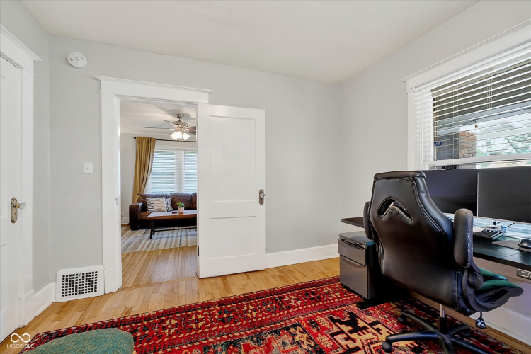 Listing Image 19