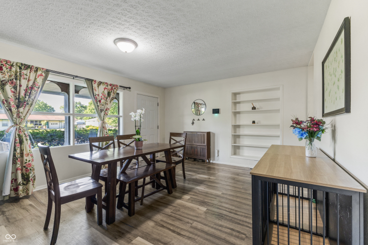 Listing Image 6