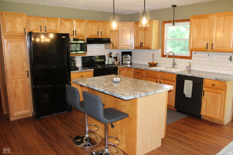 Listing Image 4
